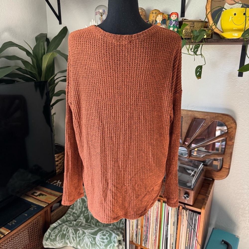 Natural Life Heathered Rust Waffle Knit V-Neck Top - Picture 4 of 7